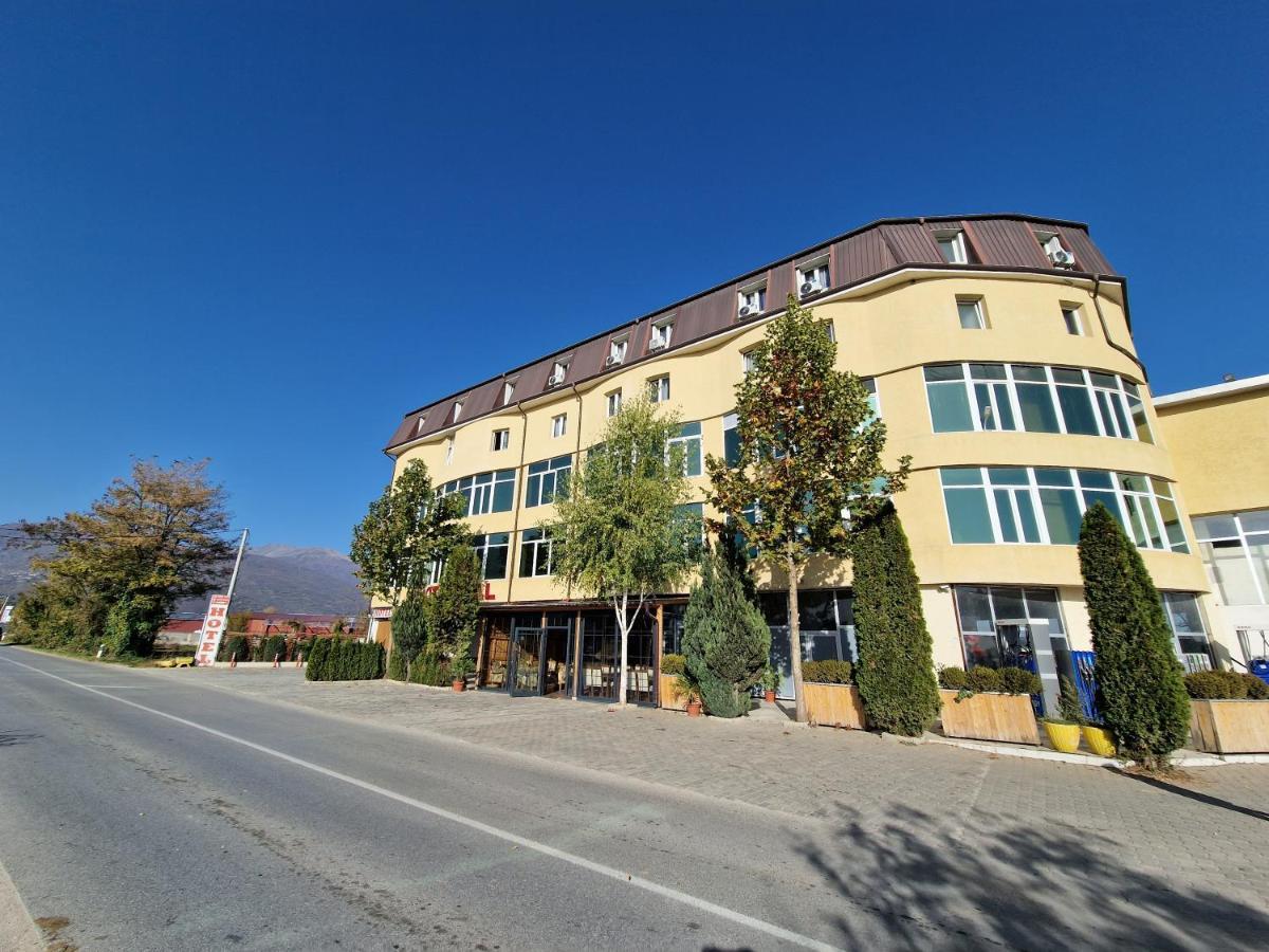Hotel Yal Restaurant Tetovo Exteriör bild